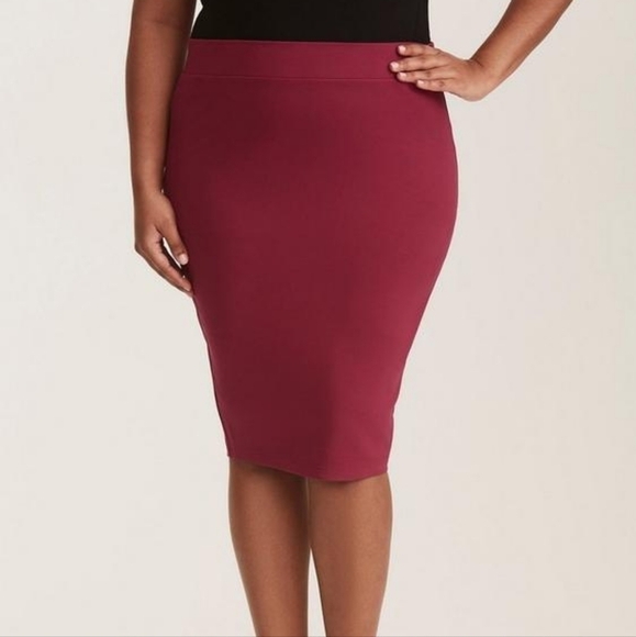 3X - Torrid | Midi Studio Luxe Ponte Pencil Skirt - Picture 3 of 3